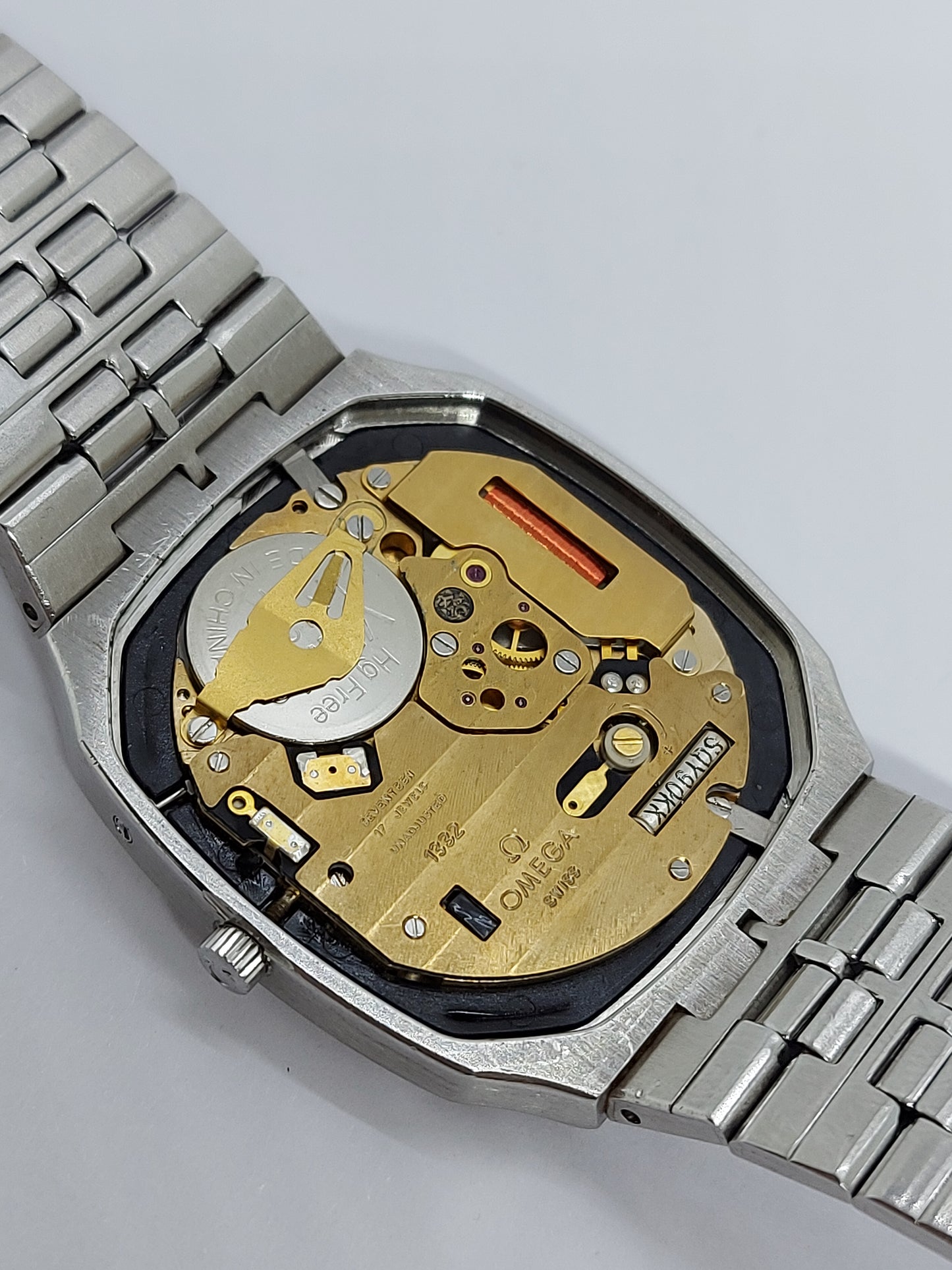 Vintage 1979 Omega De Ville Quartz 1332 - 196.0214 Men's Watch Swiss.