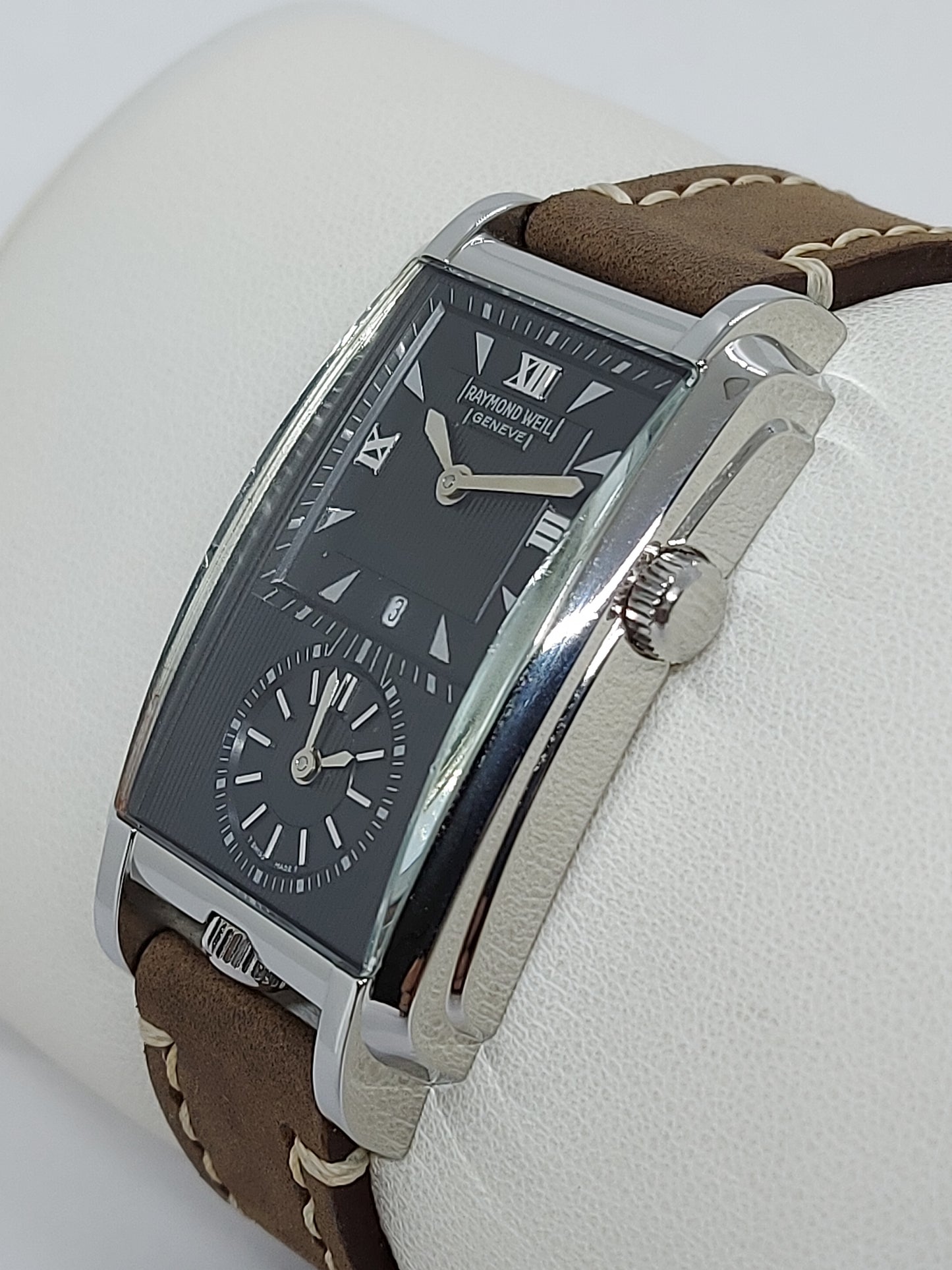 Raymond Weil Omani Khanjar emblem - Dual Time Quartz Men's Limited Edition
1500 Piece.