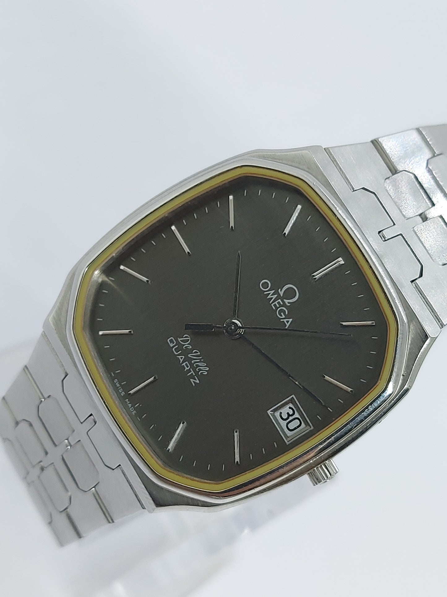 Vintage 1979 Omega De Ville Quartz 1332 - 196.0214 Men's Watch Swiss.