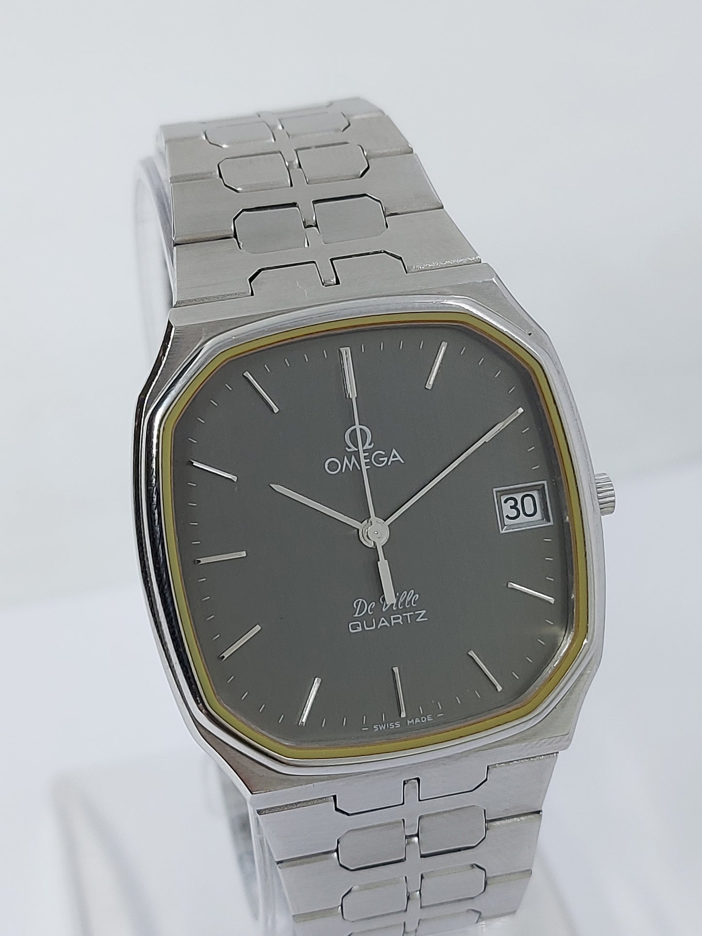 Vintage 1979 Omega De Ville Quartz 1332 - 196.0214 Men's Watch Swiss.