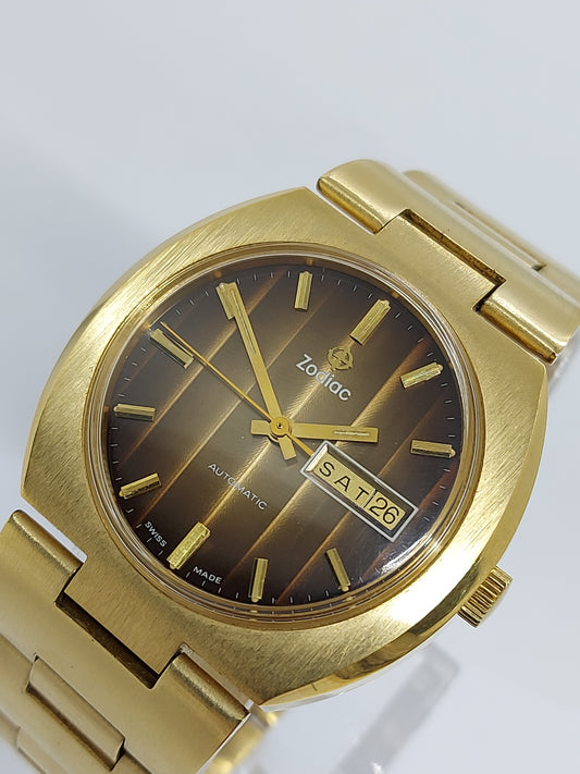 NOS 1980 Zodiac Automatic Cat Eye 763.692 Men's Watch Swiss Made.