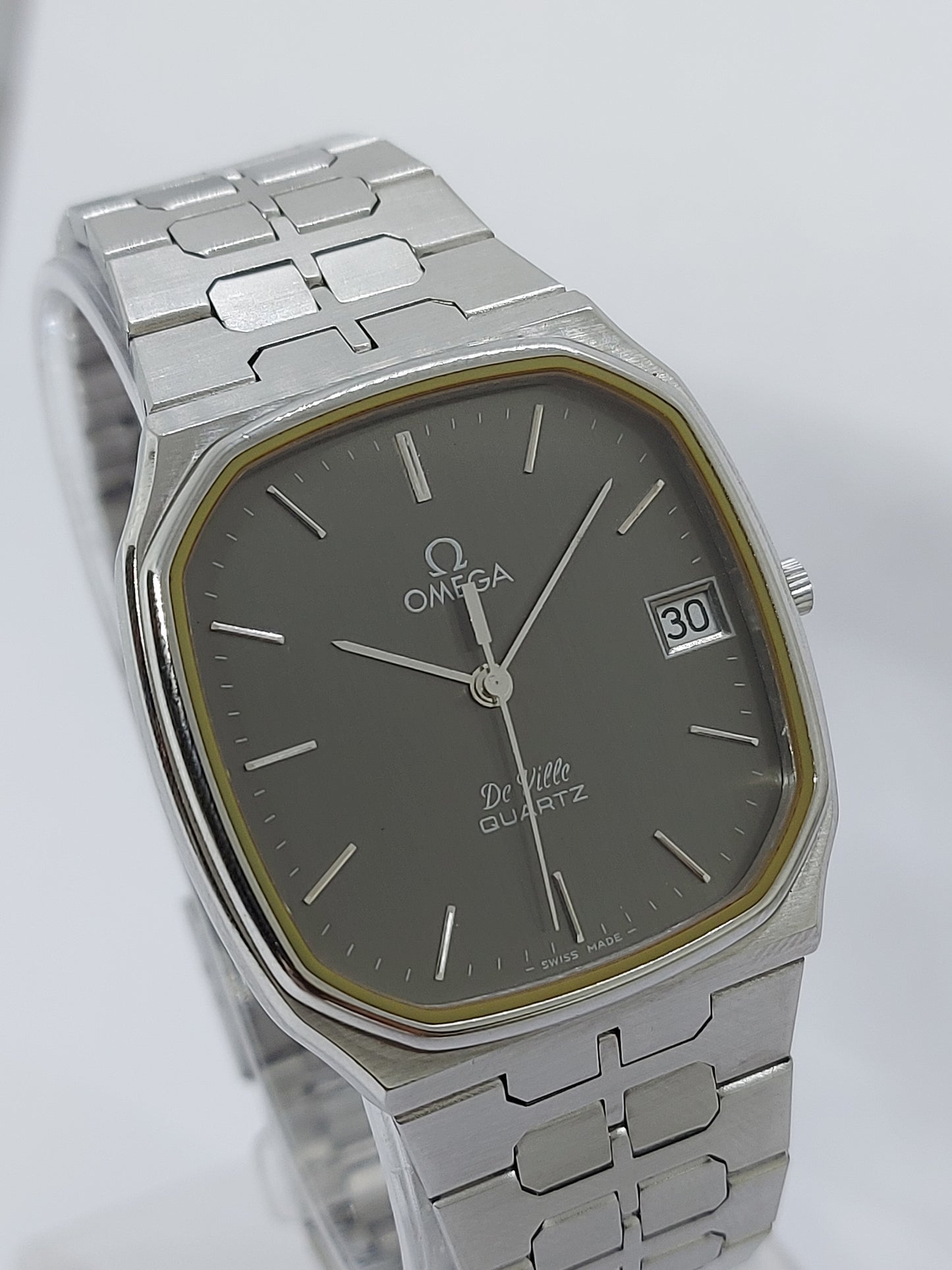 Vintage 1979 Omega De Ville Quartz 1332 - 196.0214 Men's Watch Swiss.