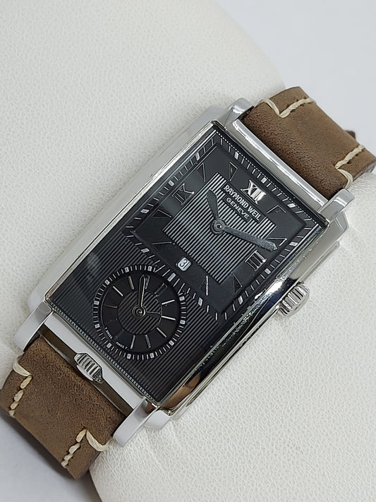 Raymond Weil Omani Khanjar emblem - Dual Time Quartz Men's Limited Edition
1500 Piece.