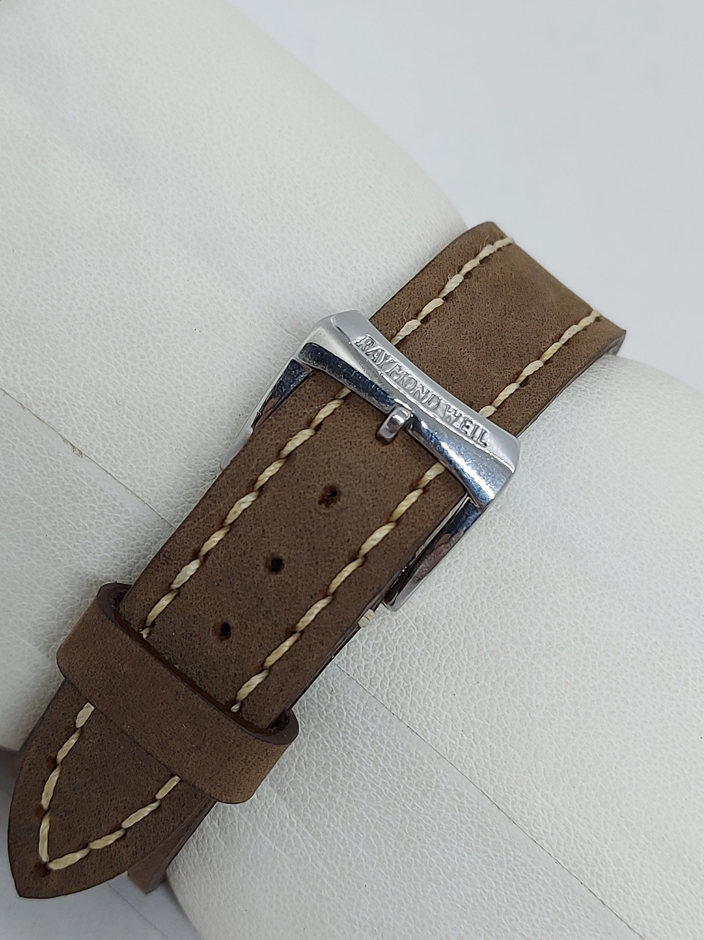 Raymond Weil Omani Khanjar emblem - Dual Time Quartz Men's Limited Edition
1500 Piece.