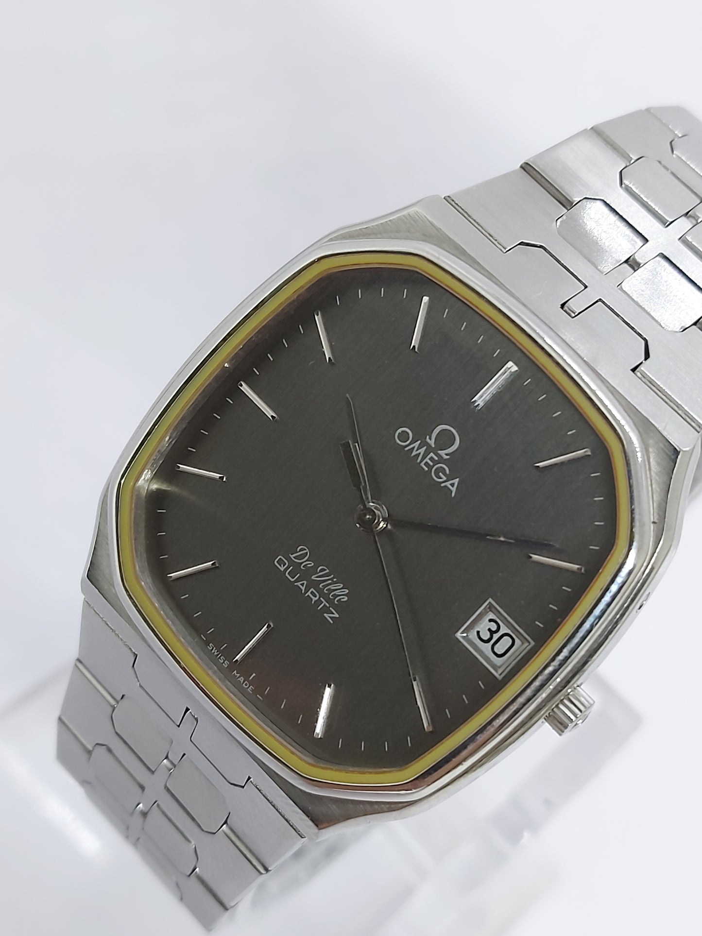 Vintage 1979 Omega De Ville Quartz 1332 - 196.0214 Men's Watch Swiss.